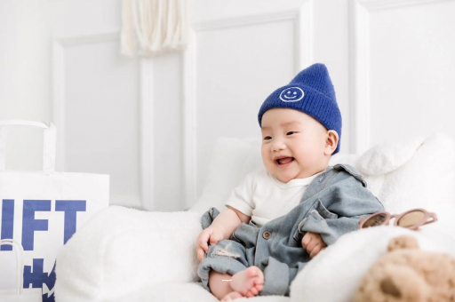 伊犁哈萨克宝宝躺着吃奶有影响吗